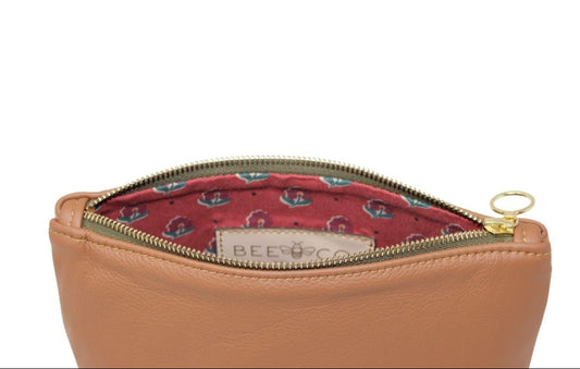 Stella Makeup Bag in caramel leather