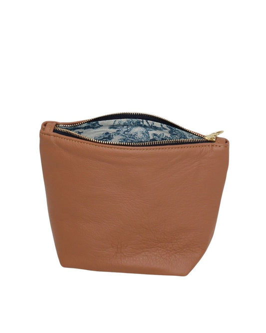 Stella Makeup Bag in caramel leather